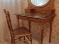 Photo 1 — Coiffeuse - meuble avec miroir pivotant
